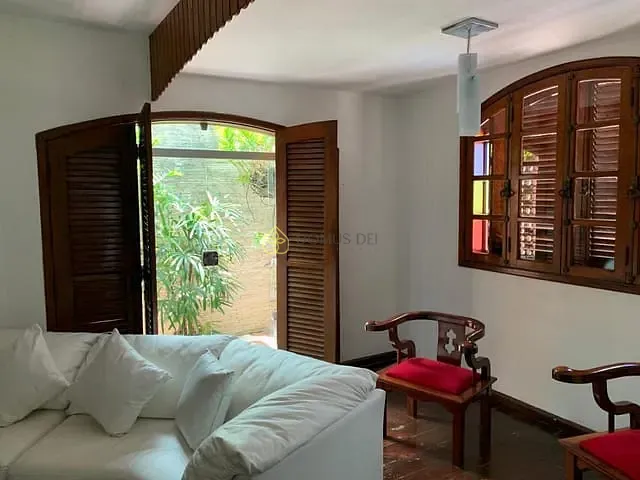 Casa 4 quartos e 3 banheiros, à venda, no bairro Santa Rosa em Barra Mansa