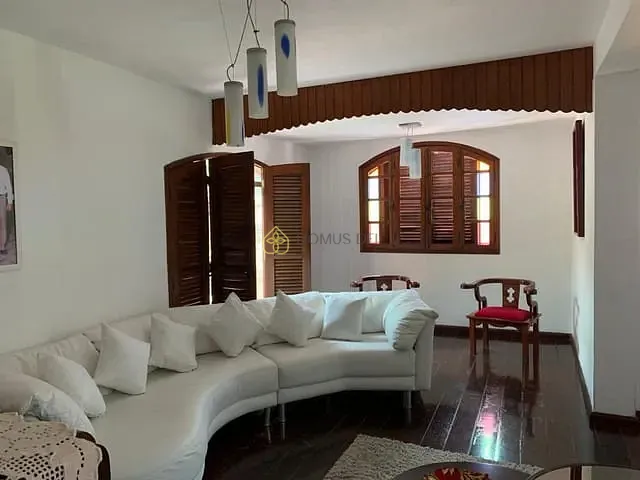 Casa 4 quartos e 3 banheiros, à venda, no bairro Santa Rosa em Barra Mansa