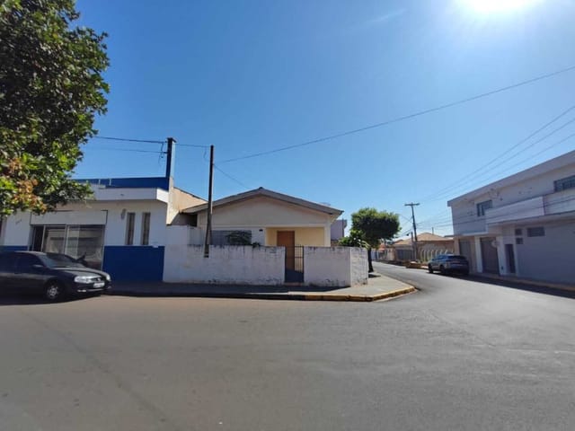 Casa com 238m² 2 quartos e 1 banheiro, à venda, no bairro Vila Xavier em Birigui