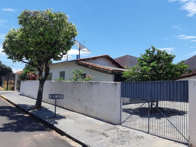 Casa com 238m² 2 quartos e 1 banheiro, à venda, no bairro Vila Xavier em Birigui