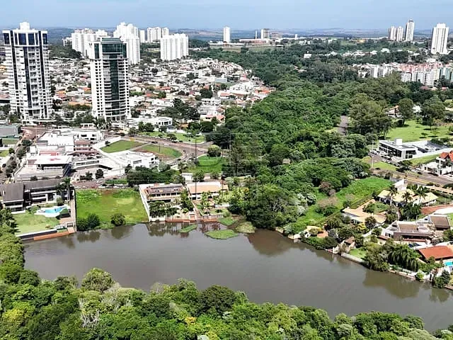 Casa com 2598m² 4 quartos e 5 banheiros, à venda, no bairro Colonial em Londrina
