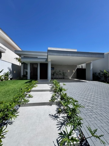 Casa 3 quartos e 4 banheiros, à venda, no bairro Parque dos Ingás em Nova Mutum