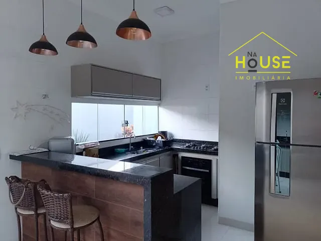 Casa com 214m², à venda, no bairro Parque Residencial do Lago em Votuporanga