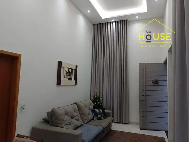 Casa com 214m², à venda, no bairro Parque Residencial do Lago em Votuporanga