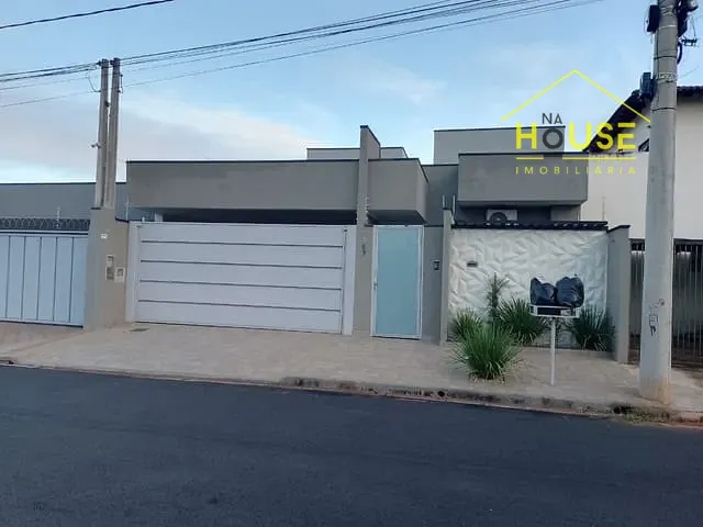 Casa com 214m², à venda, no bairro Parque Residencial do Lago em Votuporanga