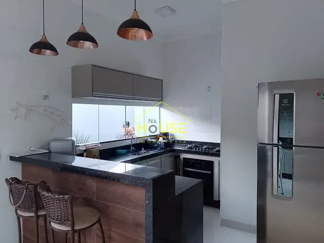 Casa com 214m², à venda, no bairro Parque Residencial do Lago em Votuporanga