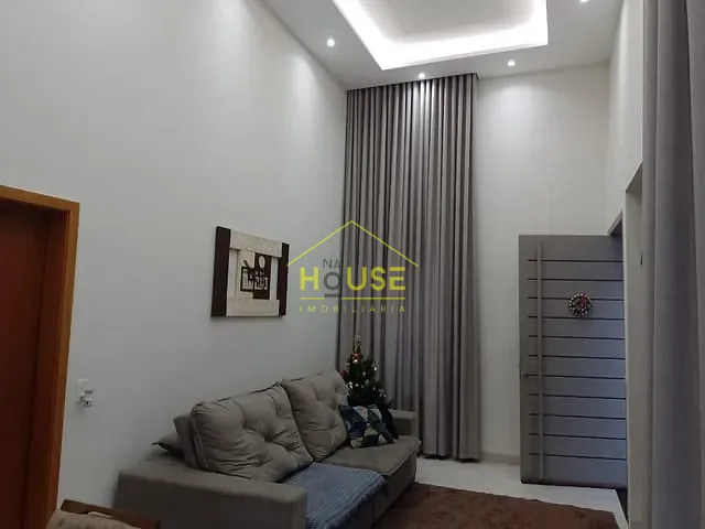 Casa com 214m², à venda, no bairro Parque Residencial do Lago em Votuporanga