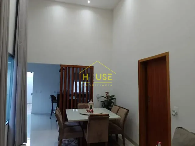 Casa com 214m², à venda, no bairro Parque Residencial do Lago em Votuporanga