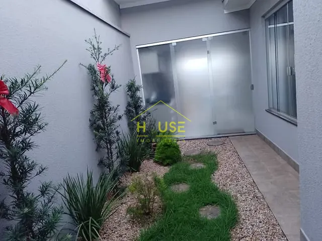 Casa com 214m², à venda, no bairro Parque Residencial do Lago em Votuporanga