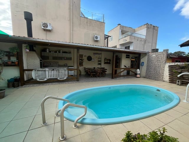 Casa com 330m² 3 quartos e 4 banheiros, à venda, no bairro Ingleses do Rio Vermelho em Florianópolis
