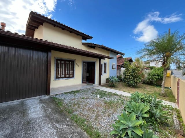 Casa com 330m² 3 quartos e 4 banheiros, à venda, no bairro Ingleses do Rio Vermelho em Florianópolis
