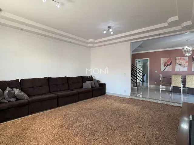 Casa 5 quartos e 4 banheiros, à venda, no bairro Guará II em Brasília