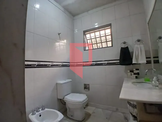 Casa com 360m² 3 quartos e 1 banheiro, à venda, no bairro Glória em Belo Horizonte