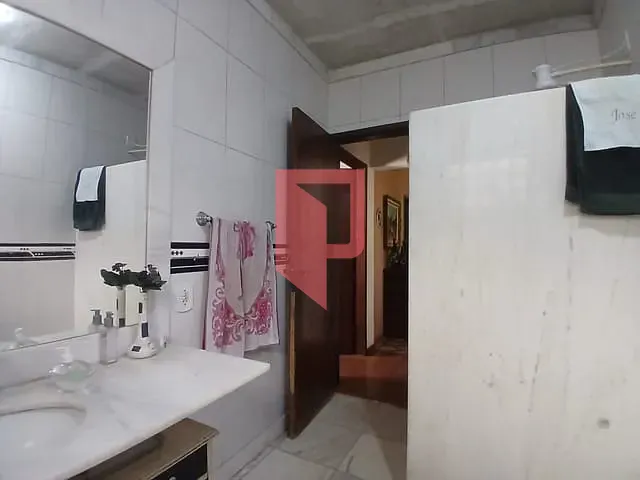Casa com 360m² 3 quartos e 1 banheiro, à venda, no bairro Glória em Belo Horizonte