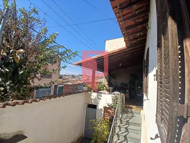Casa com 360m² 3 quartos e 1 banheiro, à venda, no bairro Glória em Belo Horizonte