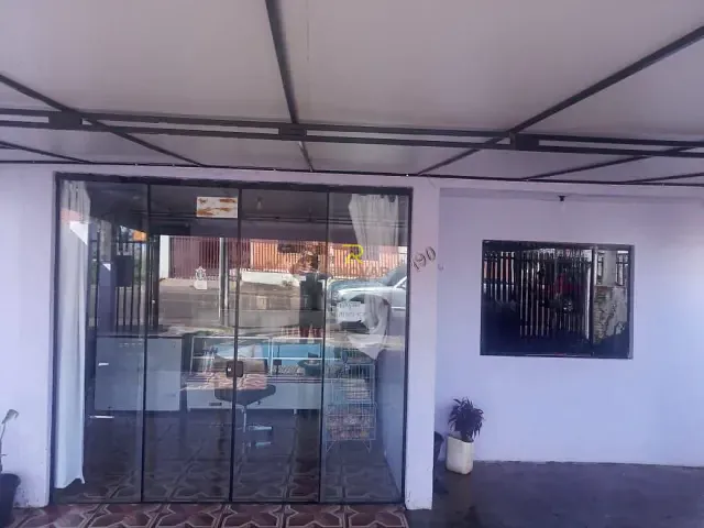 Casa com 250m² 2 quartos e 1 banheiro, à venda, no bairro Núcleo Habitacional 2000 em Guarapuava