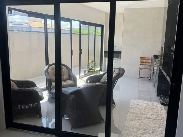 Casa com 198m² 3 quartos e 4 banheiros, à venda, no bairro Residencial Condomínio Jardim Veneza em Senador Canedo