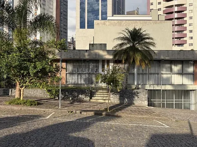 Casa com 252m² 3 quartos e 1 banheiro, à venda, no bairro Alto da Glória em Curitiba