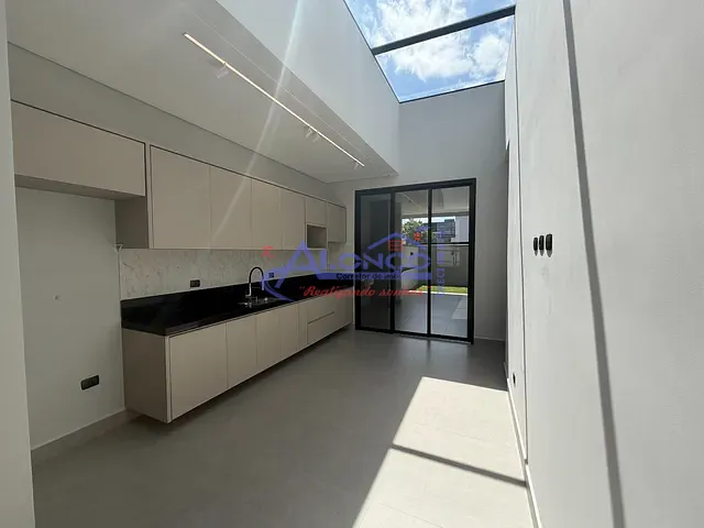 Casa com 212m² 3 quartos e 2 banheiros, à venda, no bairro Jardim Jacinto em Jacareí