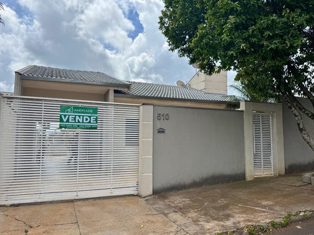 Casa com 275m² 3 quartos e 1 banheiro, à venda, no bairro Residencial Interlagos em Apucarana