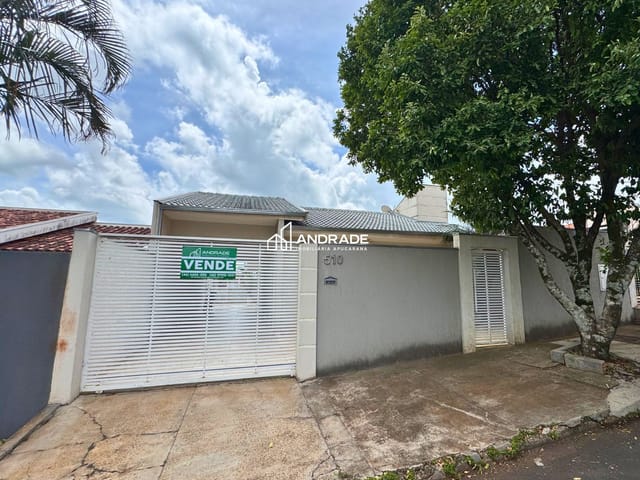 Casa com 275m² 3 quartos e 1 banheiro, à venda, no bairro Residencial Interlagos em Apucarana