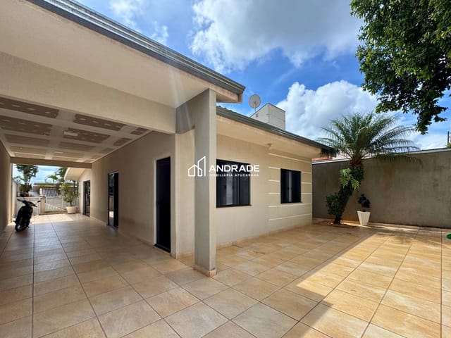 Casa com 275m² 3 quartos e 1 banheiro, à venda, no bairro Residencial Interlagos em Apucarana