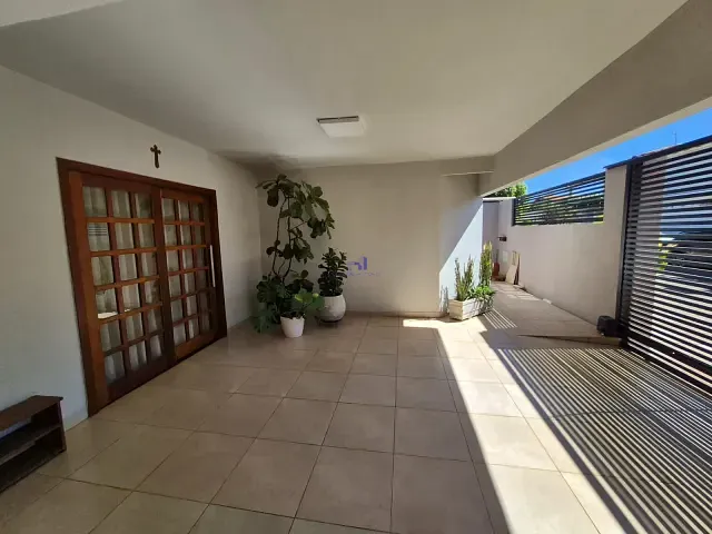 Casa com 594m² 3 quartos e 3 banheiros, à venda, no bairro Guará I em Brasília