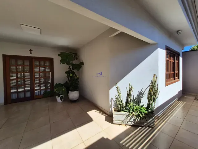 Casa com 594m² 3 quartos e 3 banheiros, à venda, no bairro Guará I em Brasília