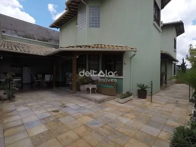 Casa com 452m² 4 quartos e 5 banheiros, à venda, no bairro Venda Nova em Belo Horizonte