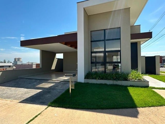 Casa com 300m² 3 quartos e 2 banheiros, à venda, no bairro Estância Hípica em Nova Odessa