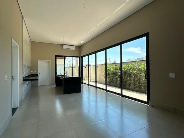 Casa com 300m² 3 quartos e 2 banheiros, à venda, no bairro Estância Hípica em Nova Odessa