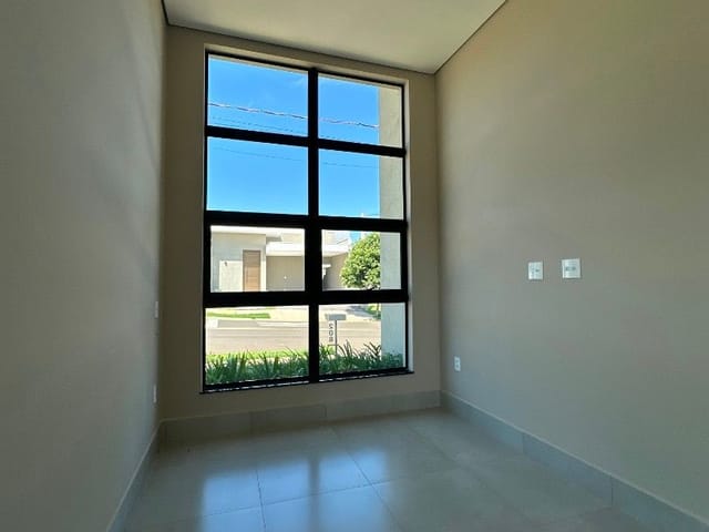 Casa com 300m² 3 quartos e 2 banheiros, à venda, no bairro Estância Hípica em Nova Odessa