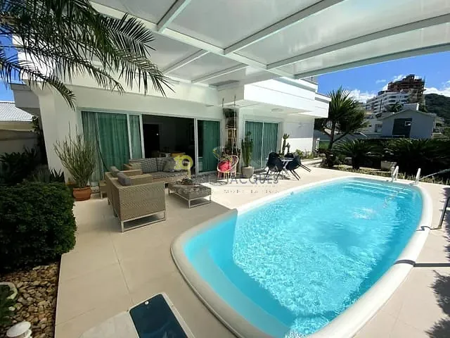 Casa com 532m² 4 quartos e 6 banheiros, à venda, no bairro Pedra Branca em Palhoça