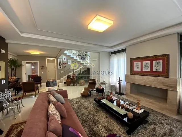Casa com 532m² 4 quartos e 6 banheiros, à venda, no bairro Pedra Branca em Palhoça