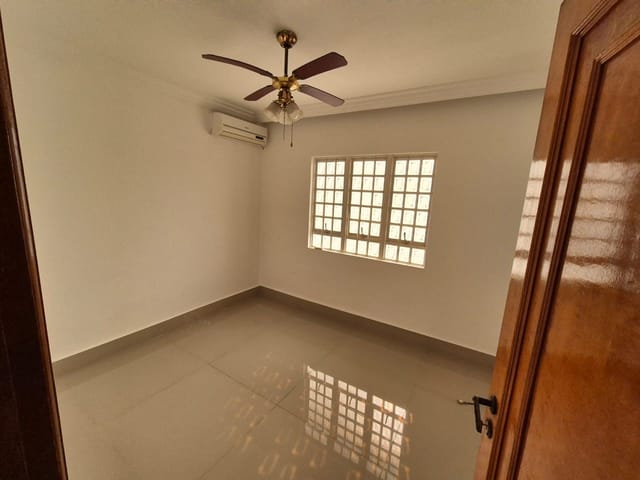 Casa com 307m² 4 quartos e 5 banheiros, à venda, no bairro Jardim Alvorada em Londrina