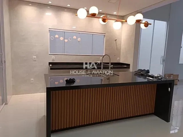 Casa com 360m² 3 quartos e 4 banheiros, à venda, no bairro Residencial Condomínio Jardim Veneza em Senador Canedo