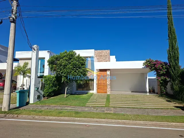 Casa com 360m² 4 quartos e 1 banheiro, à venda ou para alugar, no bairro Universidade em Vitória da Conquista