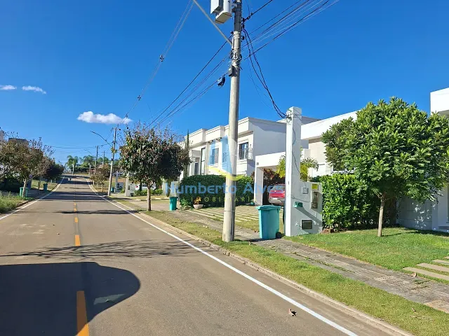 Casa com 360m² 4 quartos e 1 banheiro, à venda ou para alugar, no bairro Universidade em Vitória da Conquista