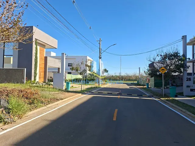 Casa com 360m² 4 quartos e 1 banheiro, à venda ou para alugar, no bairro Universidade em Vitória da Conquista