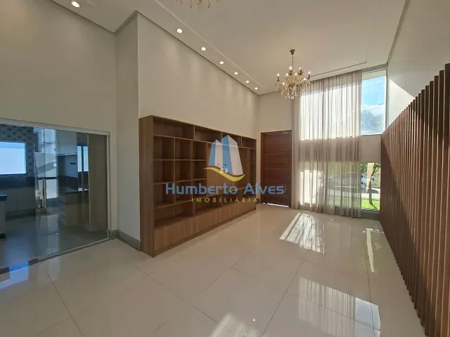 Casa com 360m² 4 quartos e 1 banheiro, à venda ou para alugar, no bairro Universidade em Vitória da Conquista