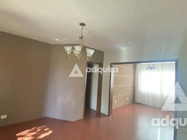 Casa com 232m² 3 quartos e 2 banheiros, à venda, no bairro Centro em Ponta Grossa