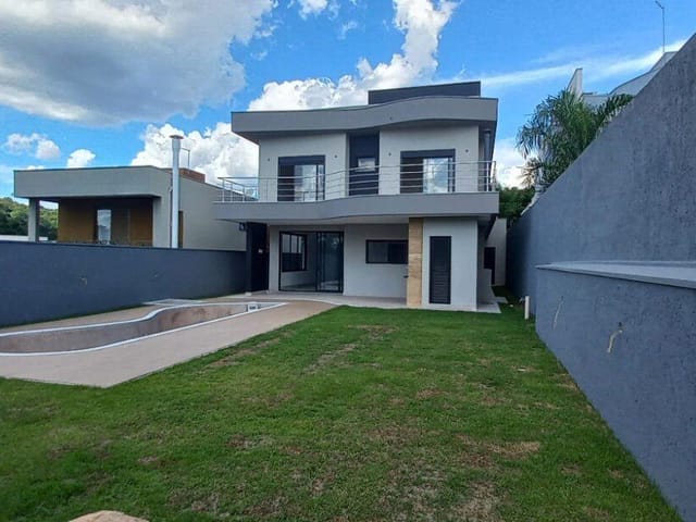 Casa com 480m² 3 quartos e 5 banheiros, à venda, no bairro Ipiranga em Louveira