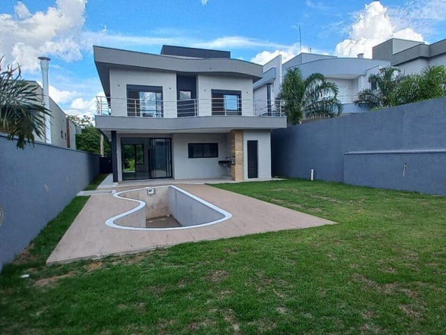 Casa com 480m² 3 quartos e 5 banheiros, à venda, no bairro Ipiranga em Louveira