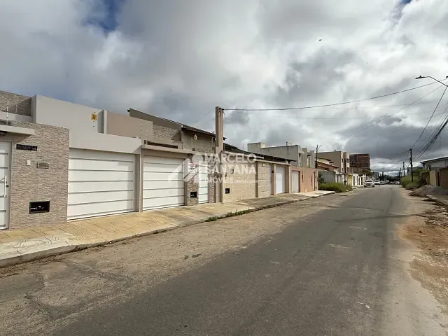 Casa 3 quartos e 2 banheiros, para alugar, no bairro Felícia em Vitória da Conquista