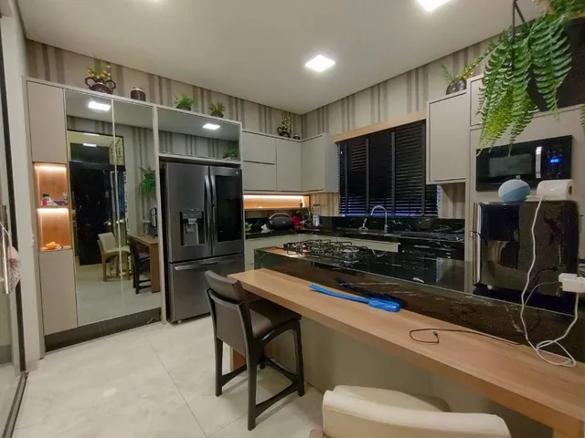 Casa com 360m² 4 quartos e 6 banheiros, à venda, no bairro Esperança em Londrina