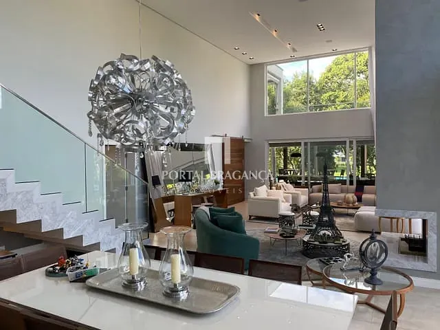 Casa com 2450m² 5 quartos e 8 banheiros, à venda, no bairro Condomínio Jardim das Palmeiras em Bragança Paulista