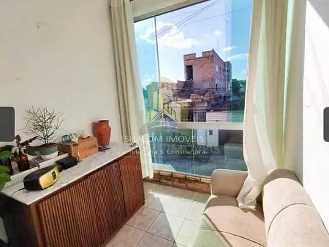 Casa com 204m² 4 quartos e 2 banheiros, à venda, no bairro Parque Xangri-La em Contagem