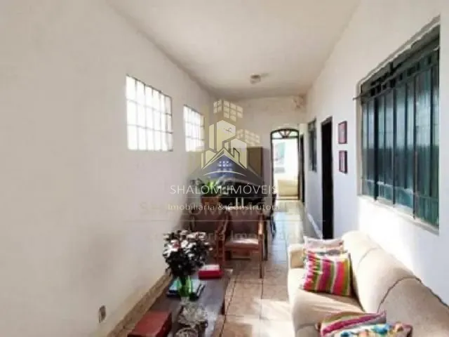 Casa com 204m² 4 quartos e 2 banheiros, à venda, no bairro Parque Xangri-La em Contagem