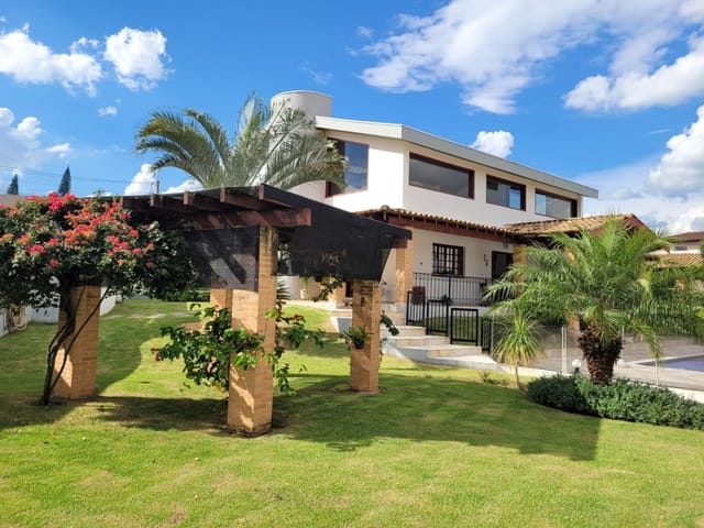 Casa com 1505m² 3 quartos e 7 banheiros, à venda, no bairro Parque Colina da Mantiqueira em São João da Boa Vista