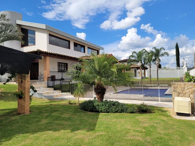 Casa com 1505m² 3 quartos e 7 banheiros, à venda, no bairro Parque Colina da Mantiqueira em São João da Boa Vista